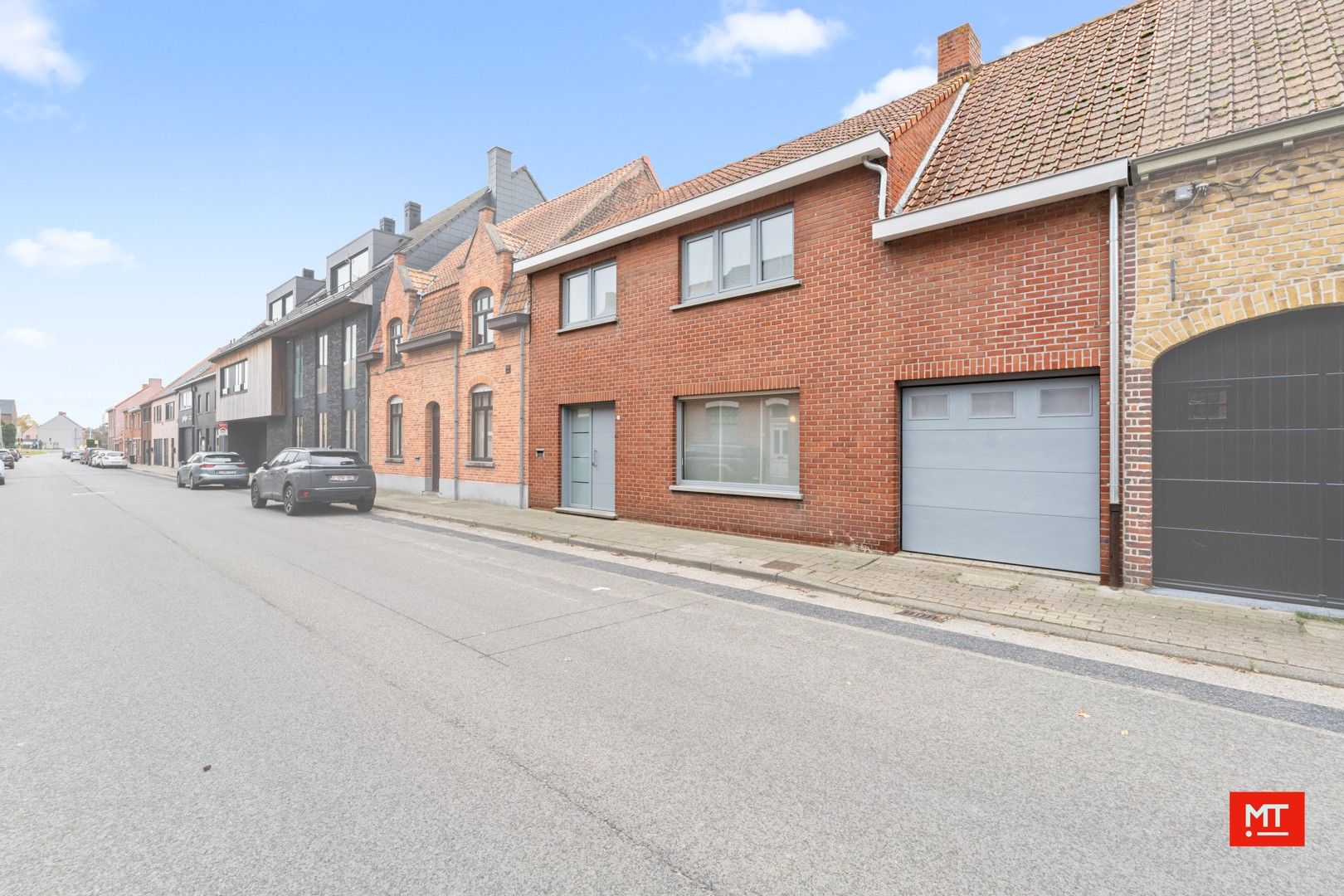 Ruime woning met 3 slaapkamers (5 mogelijk), Zuid-Oostgerichte tuin en garage te koop in Boezinge foto 2