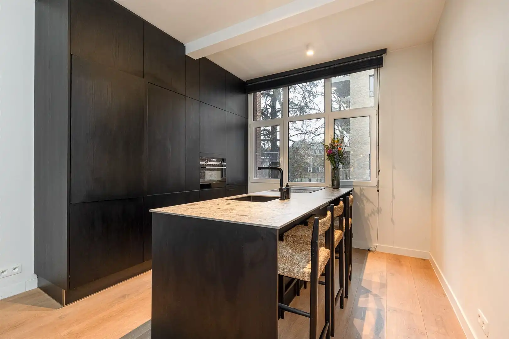 Wegdromen in een Art-deco appartement foto 6