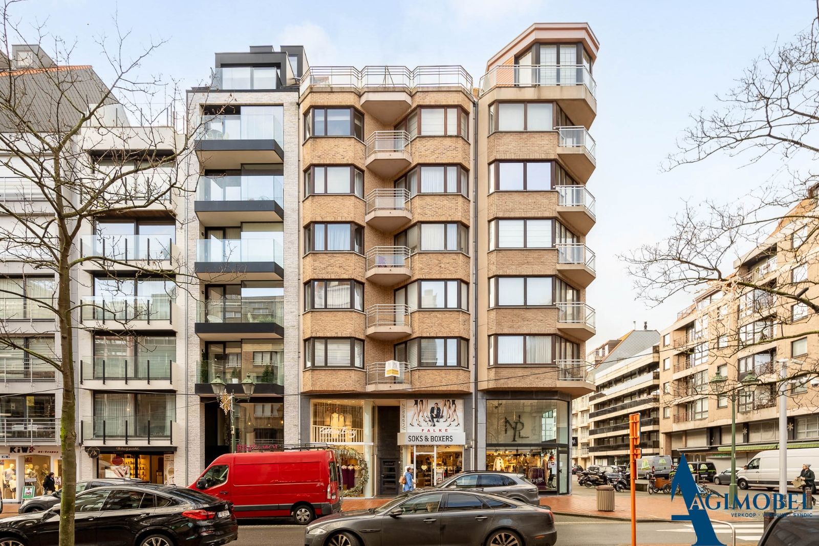 Stijlvol en zeer goed gelegen appartement met 3 slaapkamers foto 26