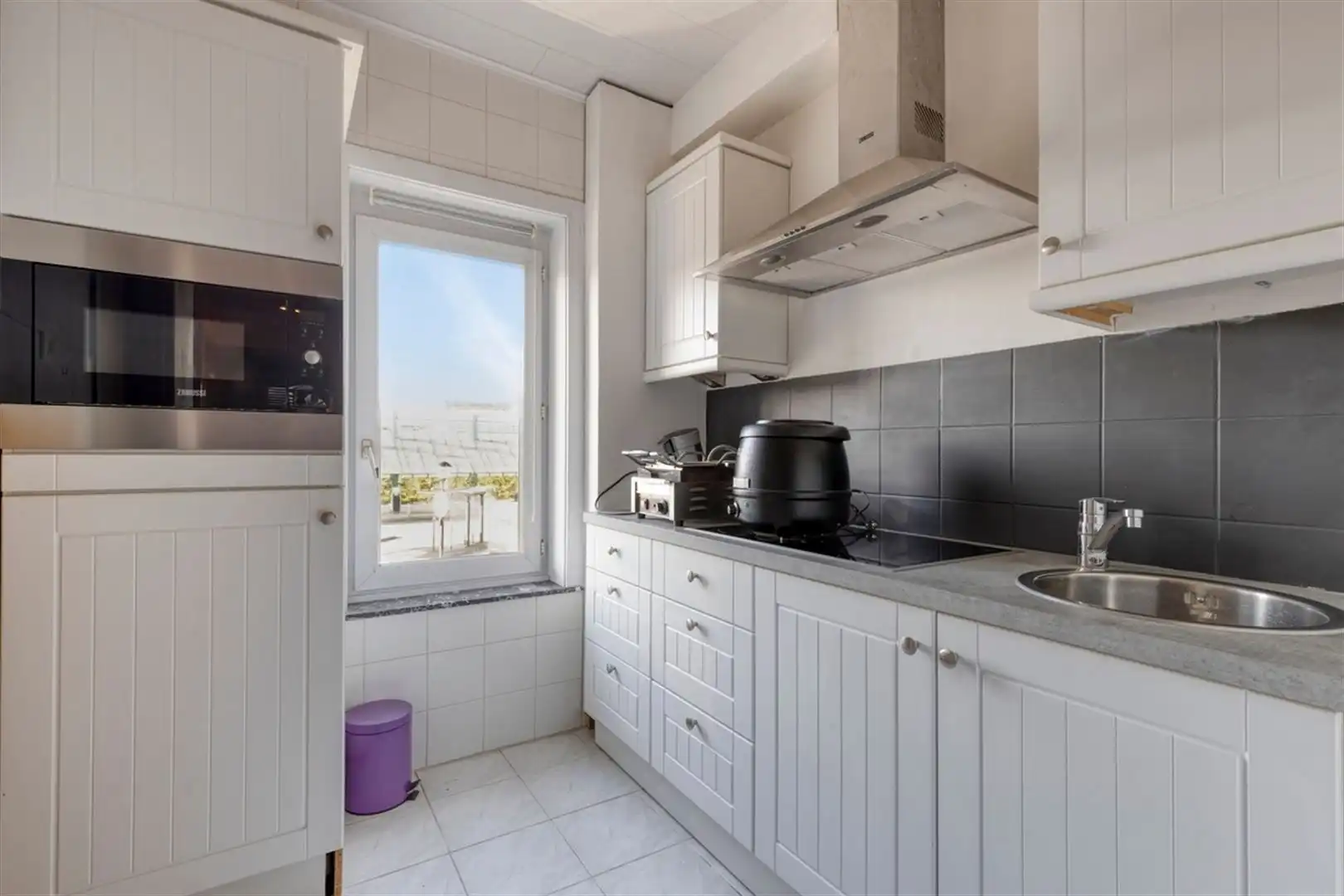 Goeddraaiende broodjeszaak met woning op toplocatie. foto 22