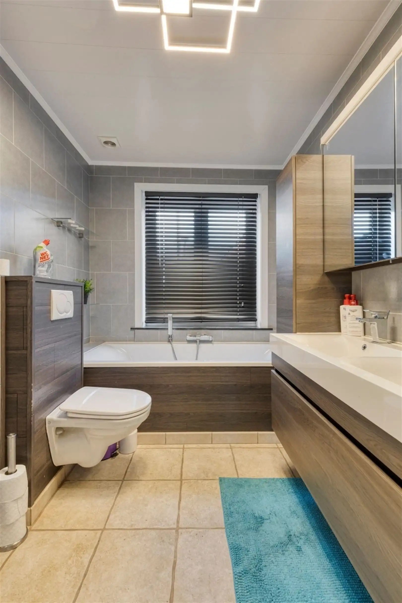 Goeddraaiende broodjeszaak met woning op toplocatie. foto 22