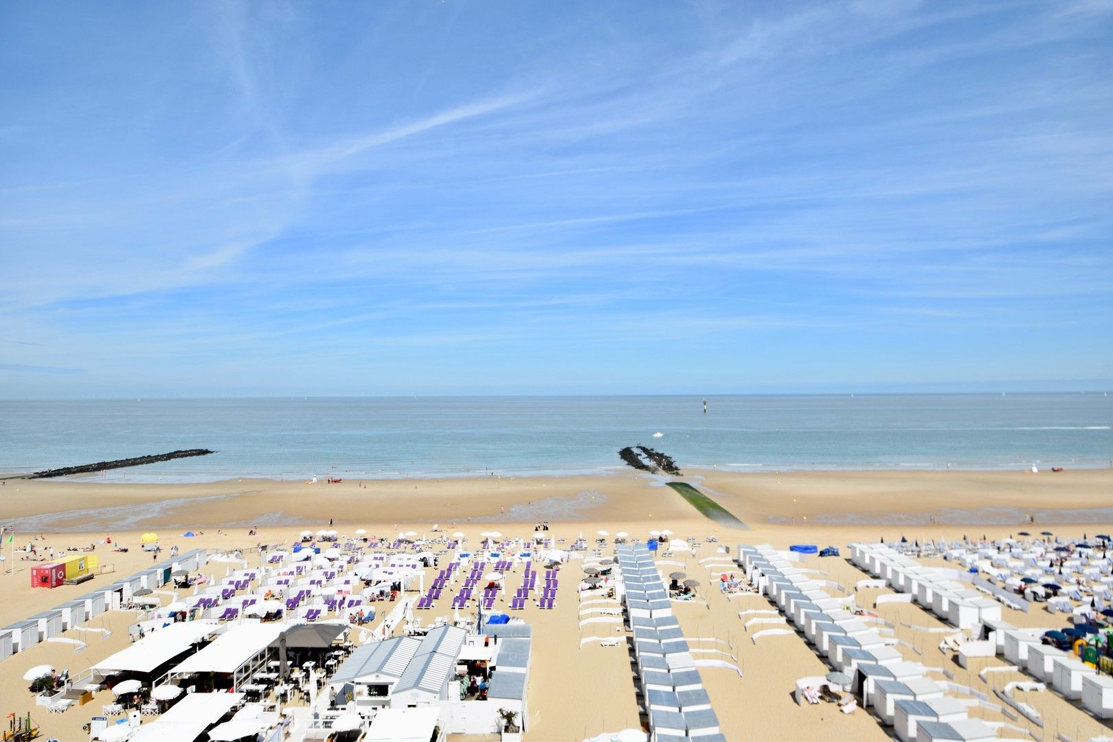 Fantastisch gerenoveerd appartement met zeezicht gelegen tussen het Lichttorenplein en het Albertplein foto {{pictureIndex}}