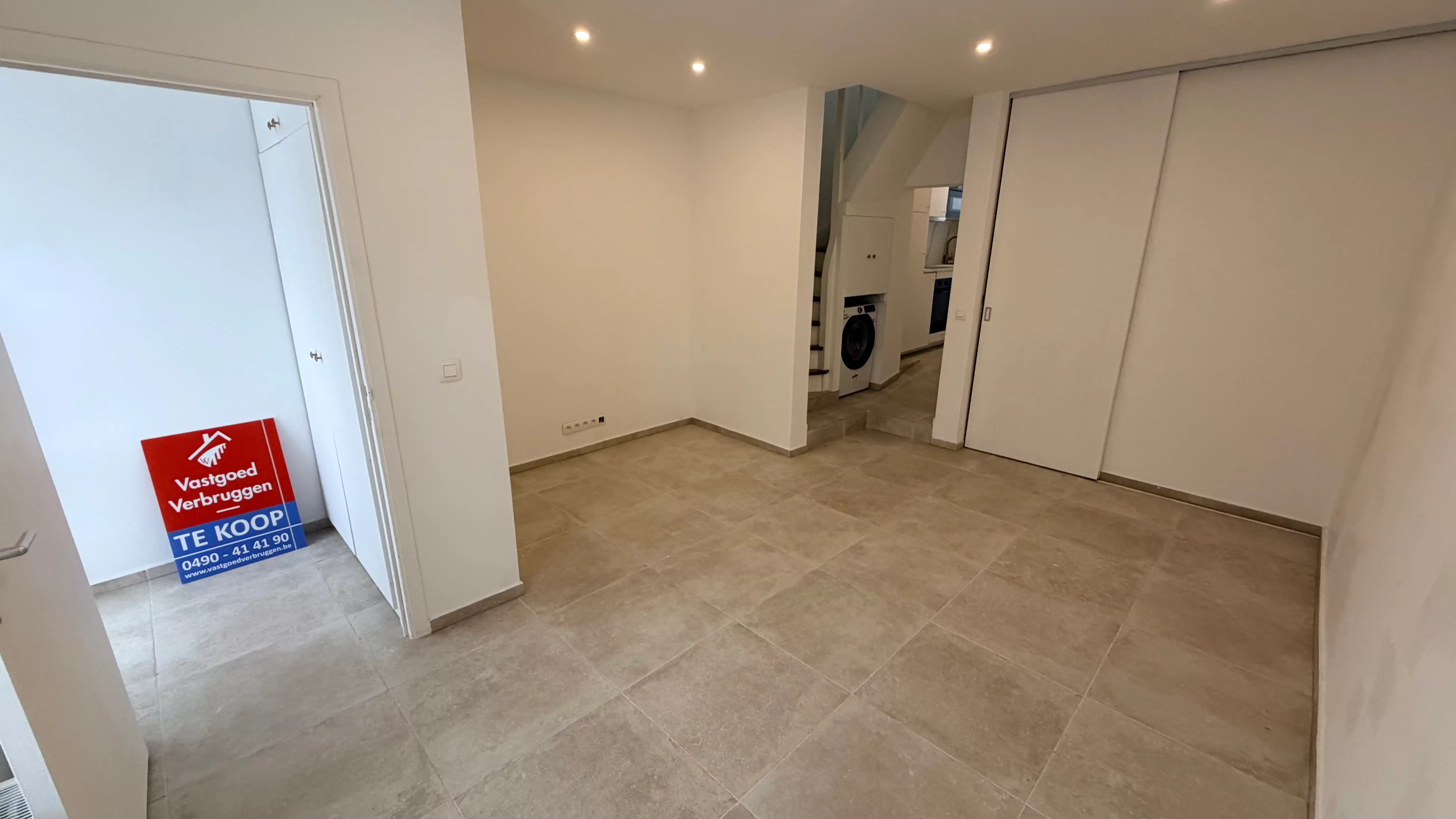 Rijwoning met 2 slaapkamers met eigen badkamer - TOTAALRENOVATIE foto 2
