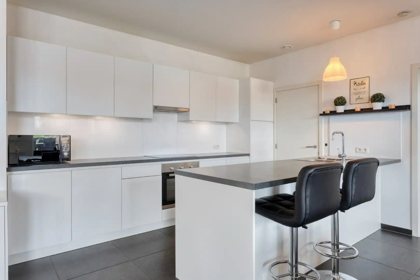 Instapklaar 1 slpk appartement met terras en garage foto 8