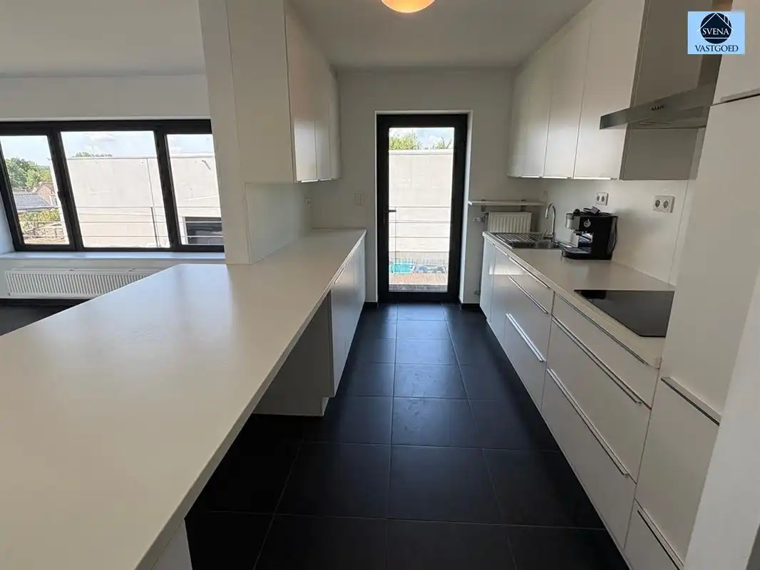 APPARTEMENT MET MAGAZIJN GELEGEN IN KMO ZONE foto 10