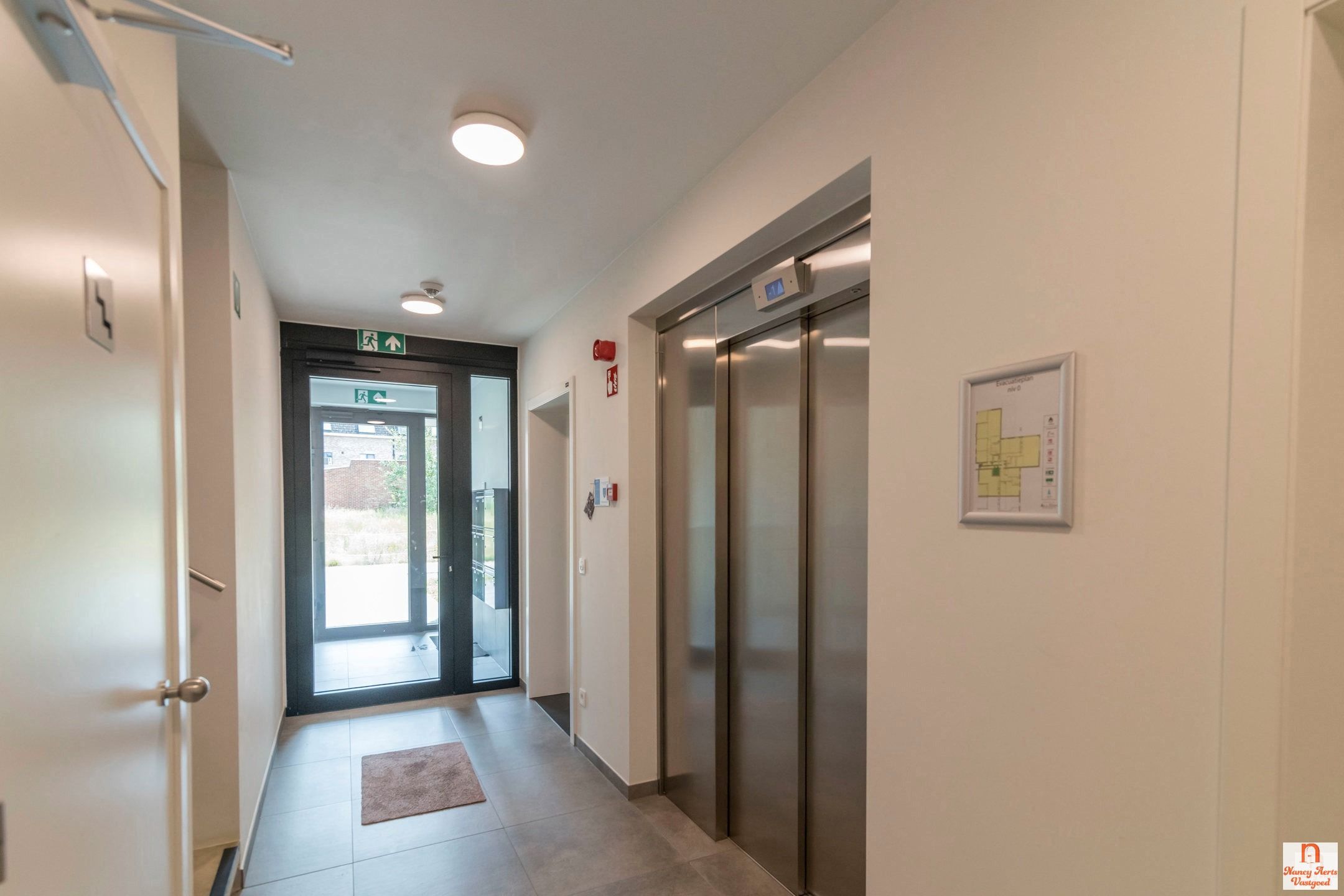 Ruimtelijk wonen met verfijnde afwerking in hartje Koersel foto 38