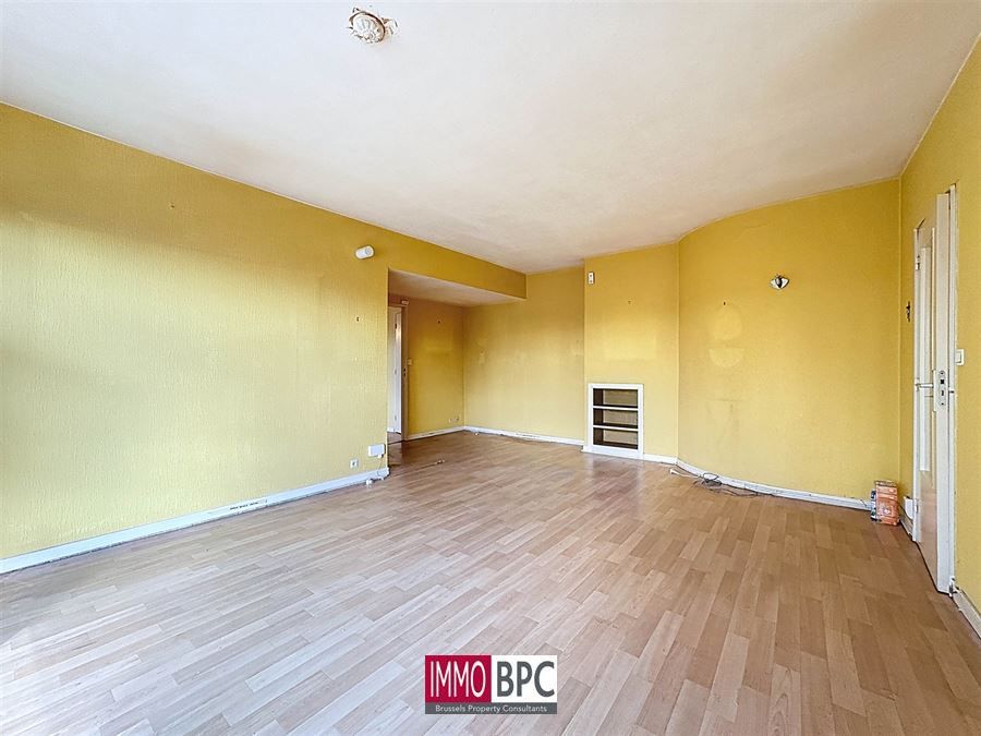 te renoveren appartement met groot terras! foto 4