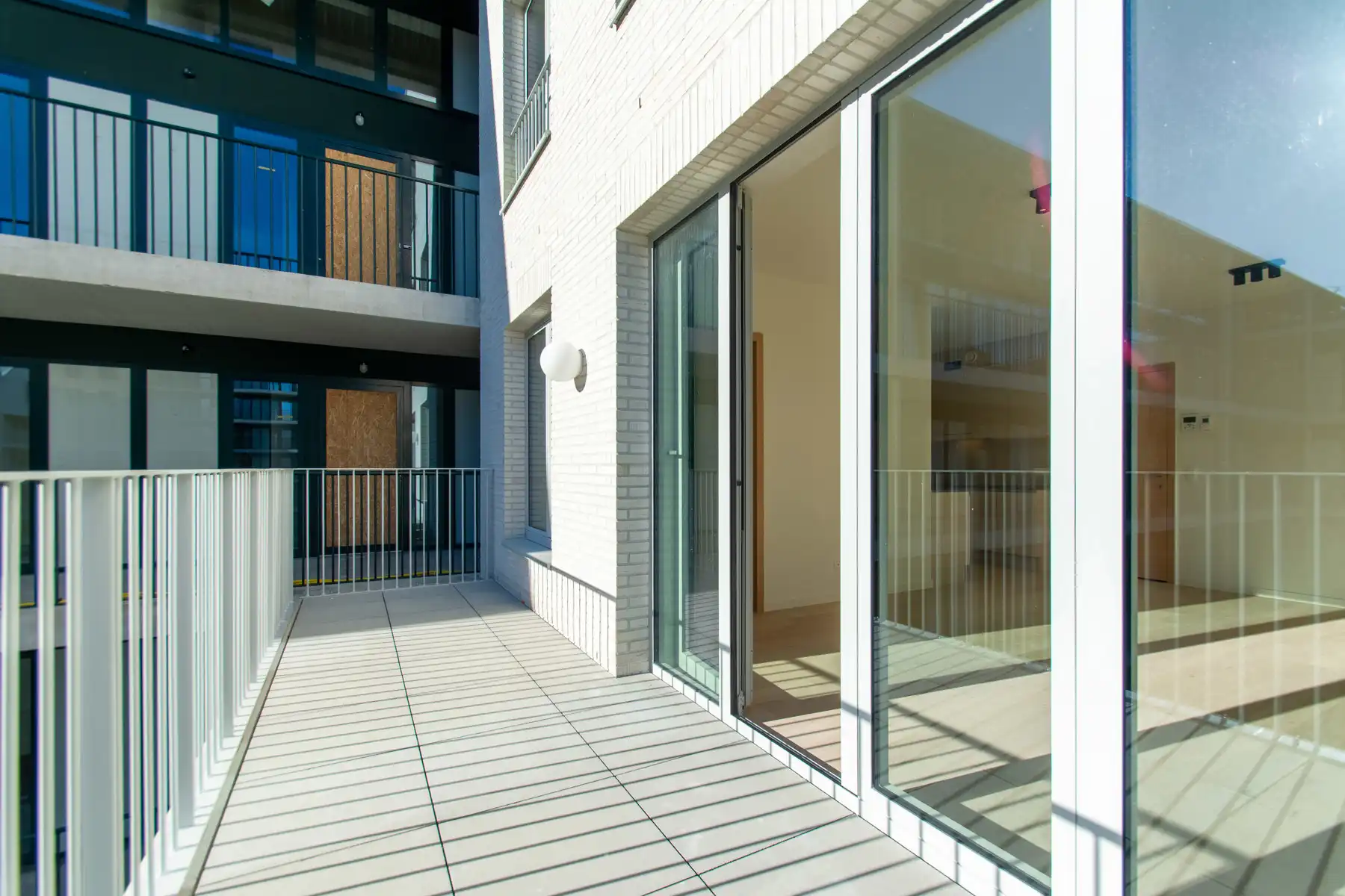 Lichtrijk nieuwbouwappartement met 3 slaapkamers en terras foto 7