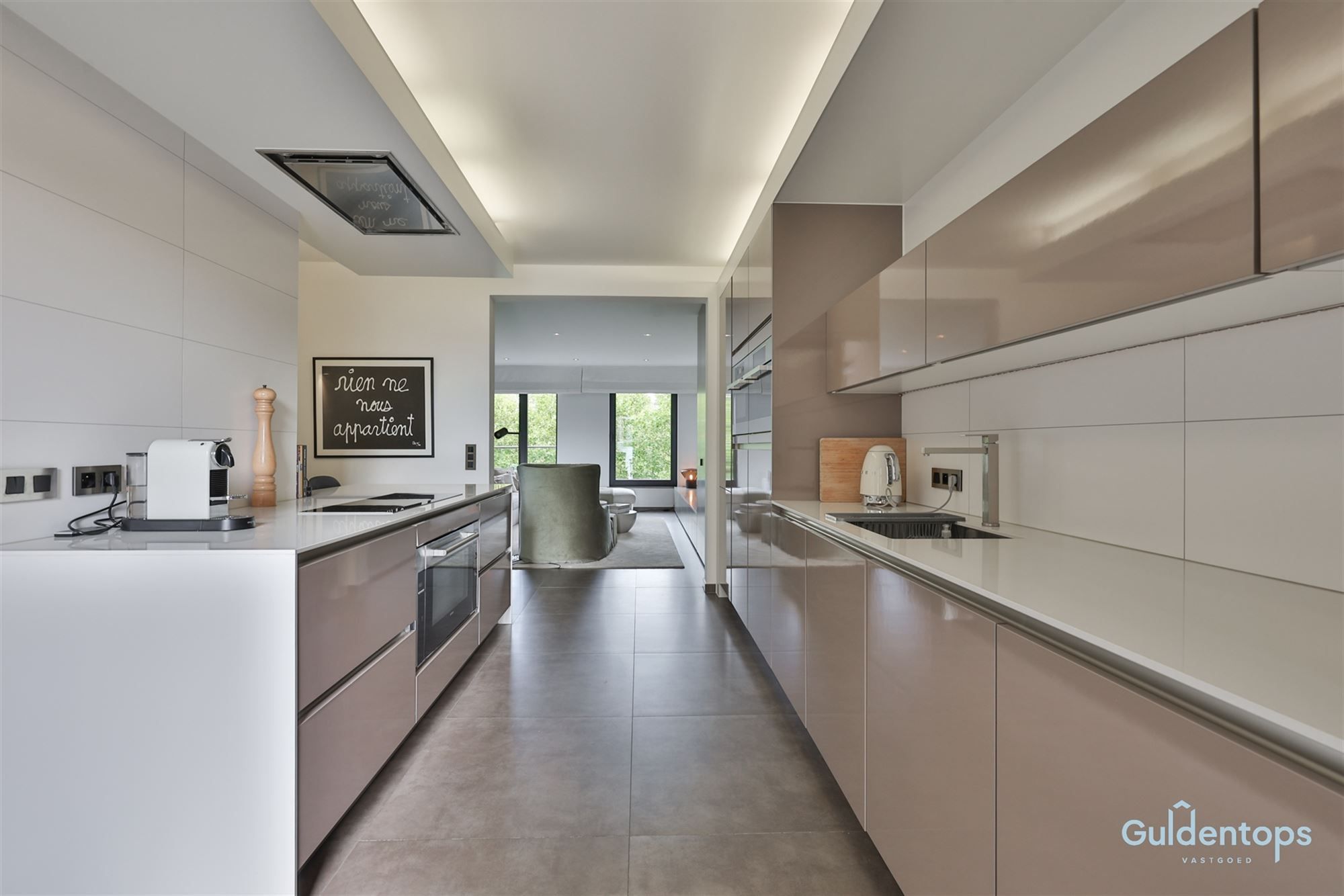 Knap ruim luxueus appartement op absolute toplocatie foto 12