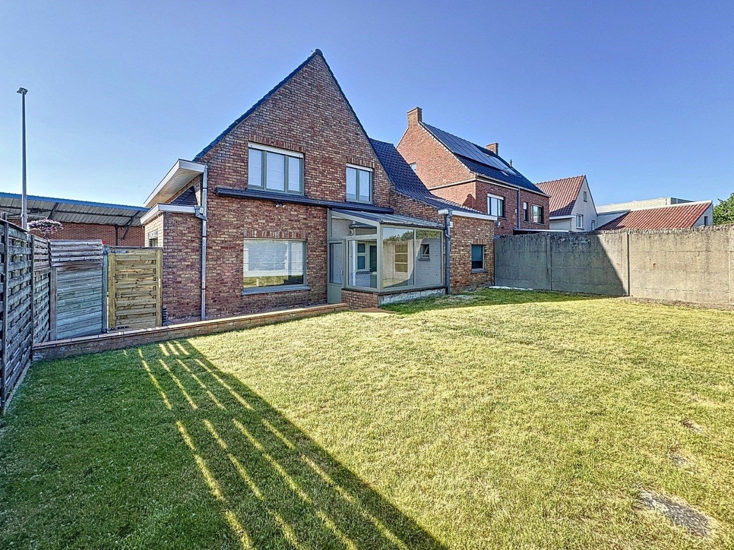 Instapklare en ruime woning met 3slpks en tuin foto 7