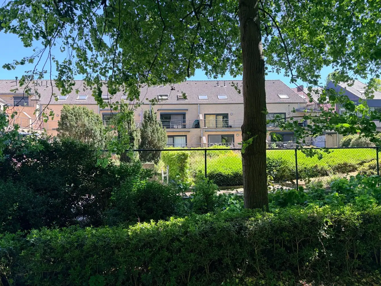 Rustig en uitstekend gelegen 2-slaapkamerappartement met groot terras EN garagebox foto 22