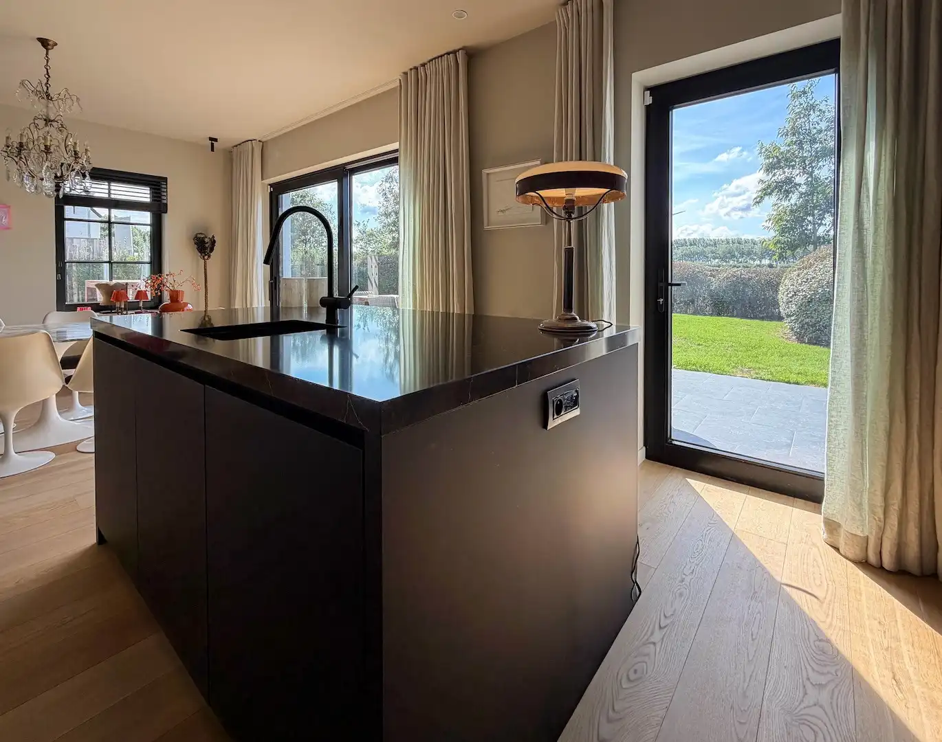High-end wonen in deze energiezuinige driegevelvilla met zuidwesttuin foto 11