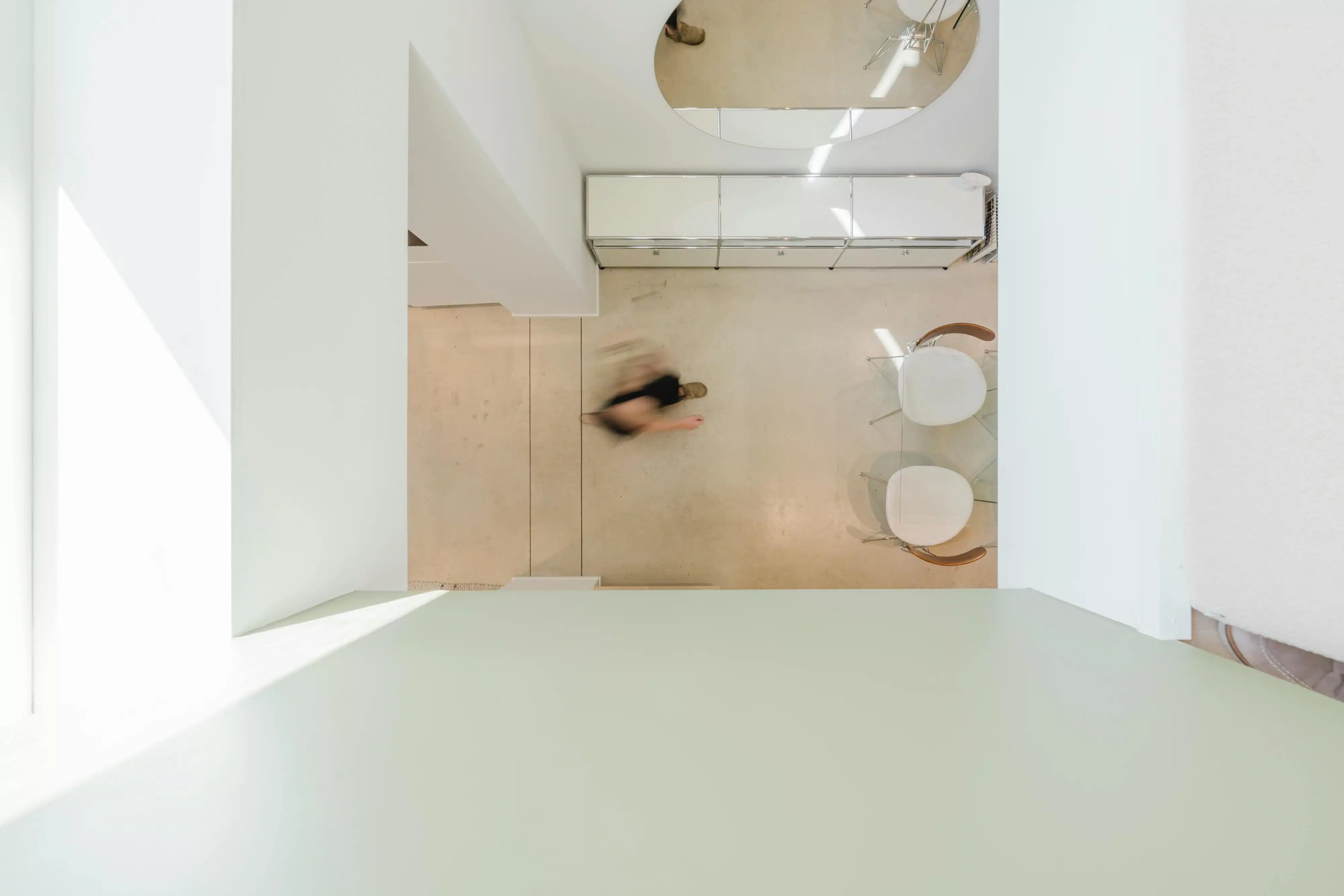 Architecturale stadswoning met minimalistische flair foto 12