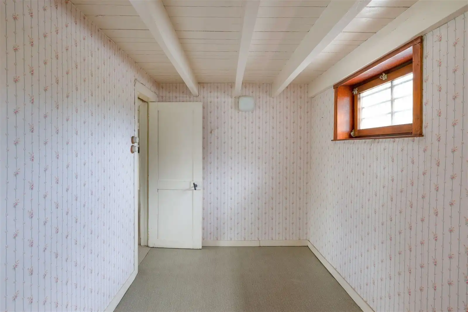 Prachtig gelegen te renoveren  Hoeve woning met stallingen en weides foto 20