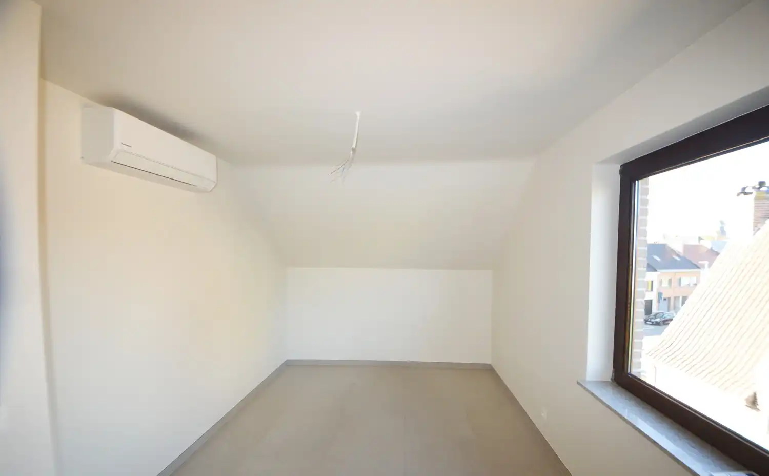 Ruim en lichtrijk gerenoveerd appartement (140 m²) INCL. 2 PARKEERPLAATSEN foto 13