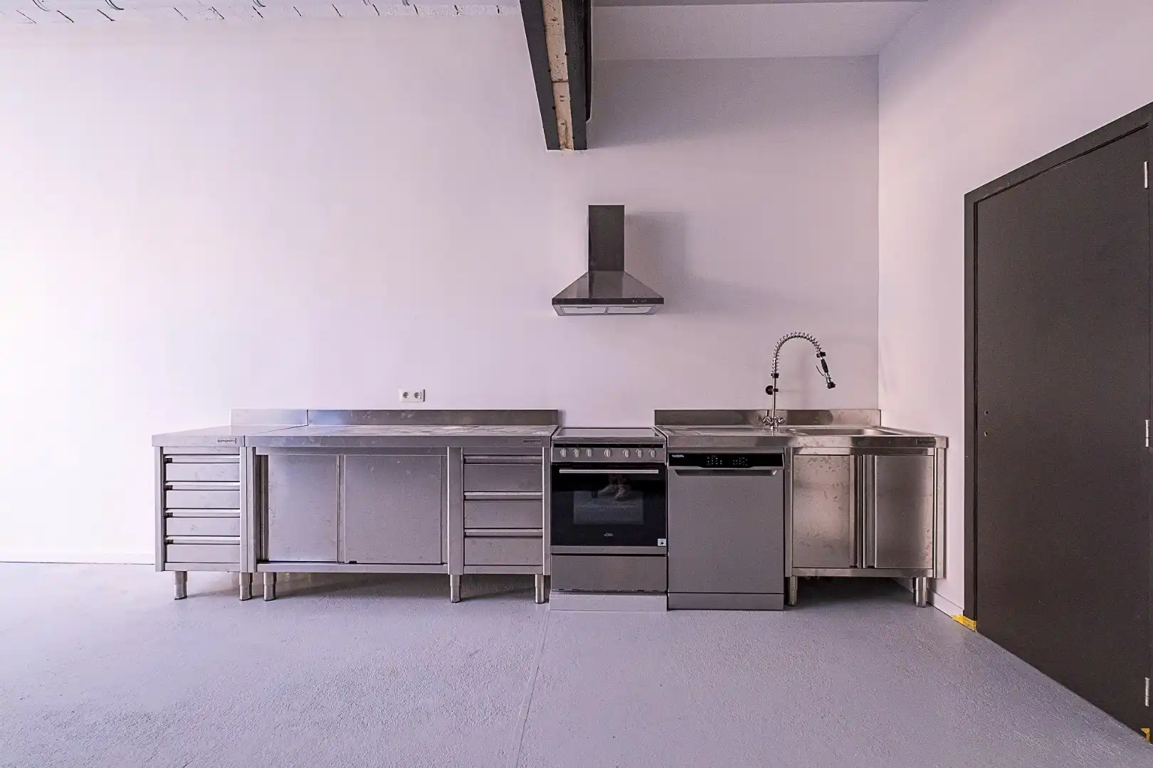 Lichtrijk wonen in industriële stijl foto 2