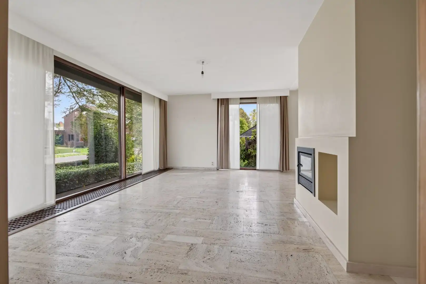 Ruime gelijkvloerse woning met veel potentieel op rustige ligging in Mol foto 11