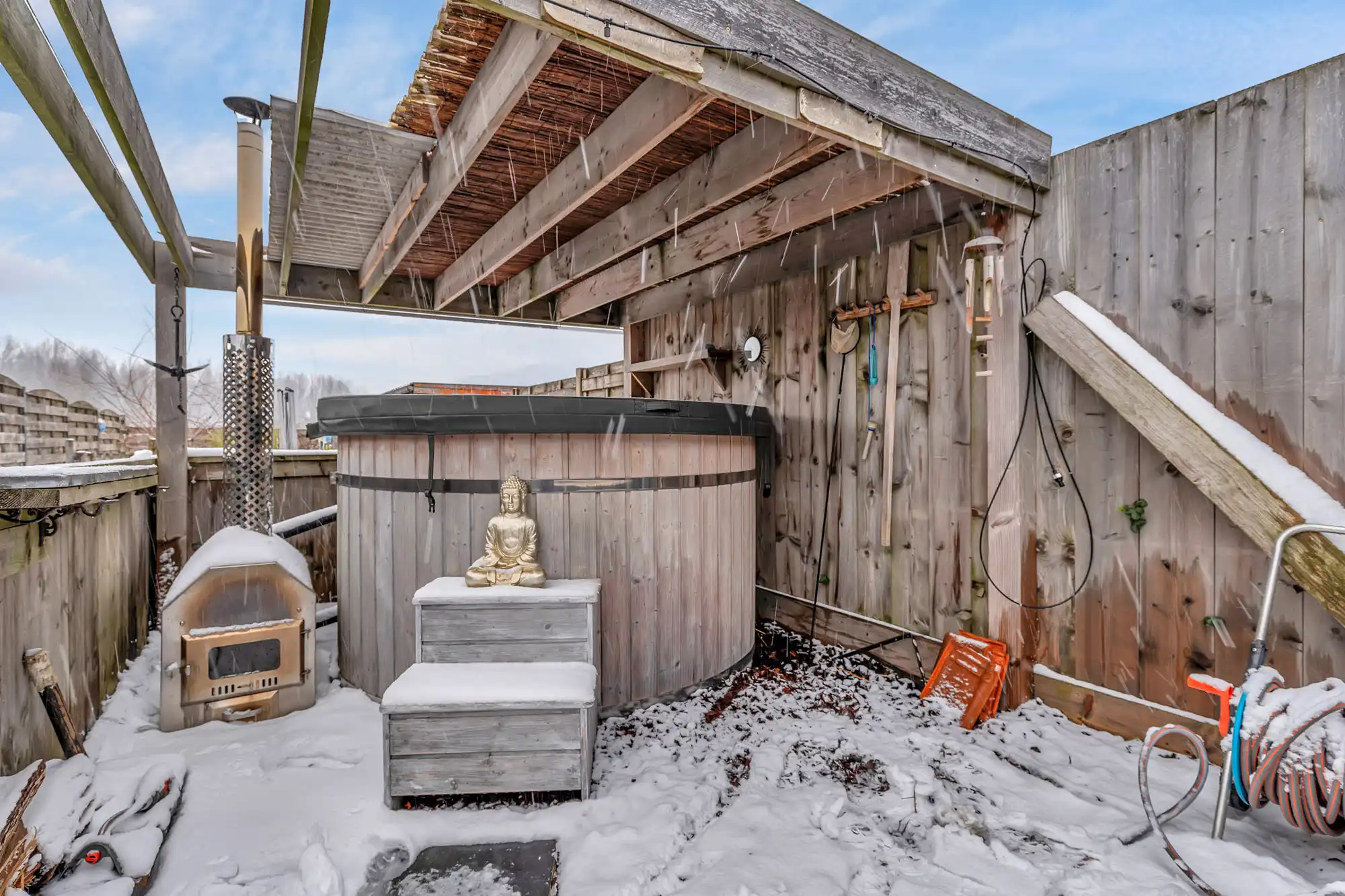 Instapklare gezinswoning met achteruitweg en garage foto 16