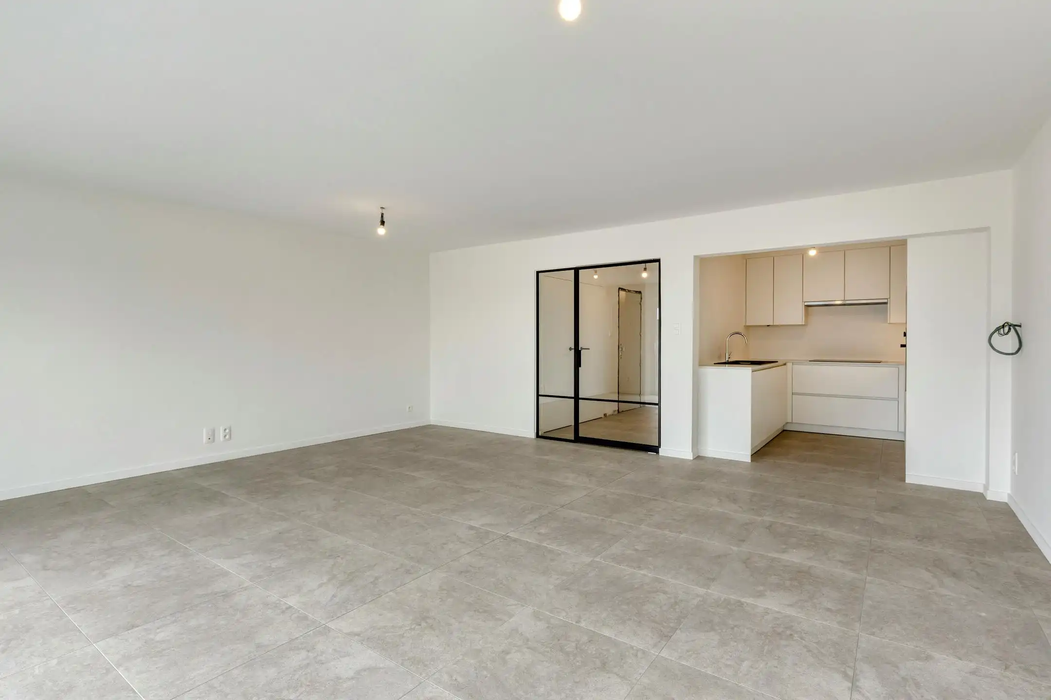 Volledig gerenoveerd appartement te koop in Roeselare  foto 2