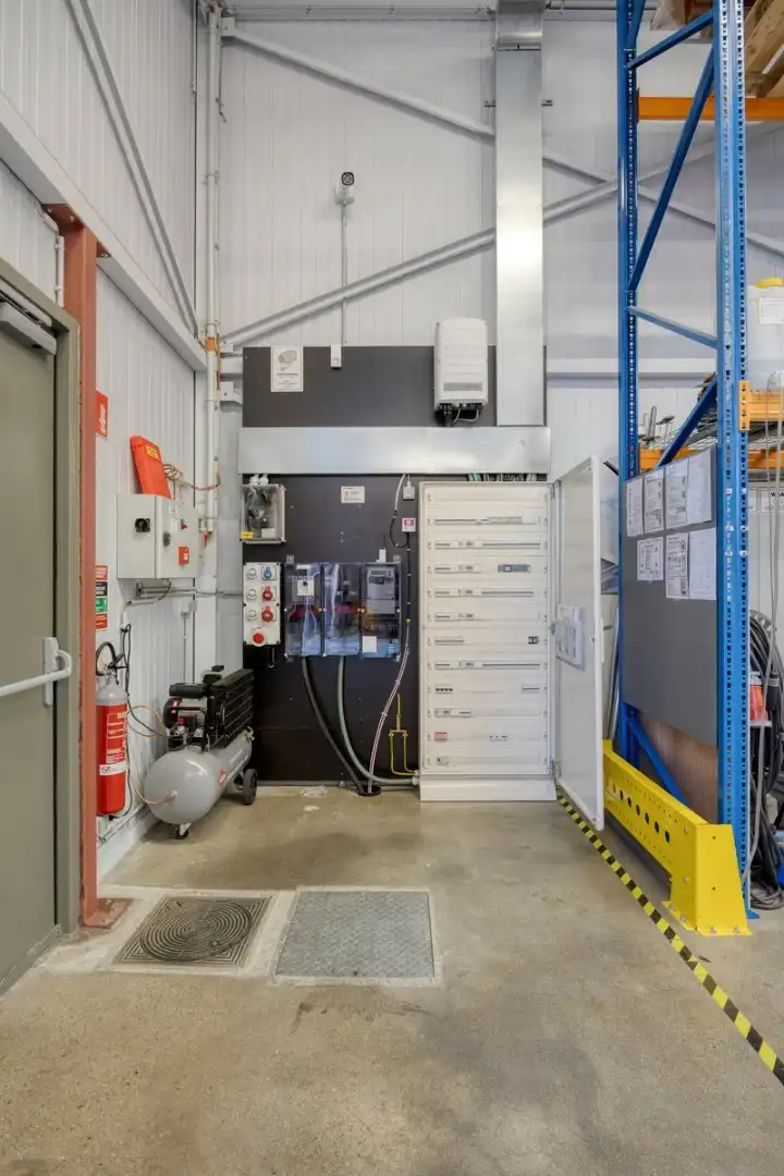 Grondig gerenoveerd KMO gebouw met magazijn en kantoorruimtes in Heverlee op een perceel van 11a19ca! – EPC -22,65 kWh/m² foto 15