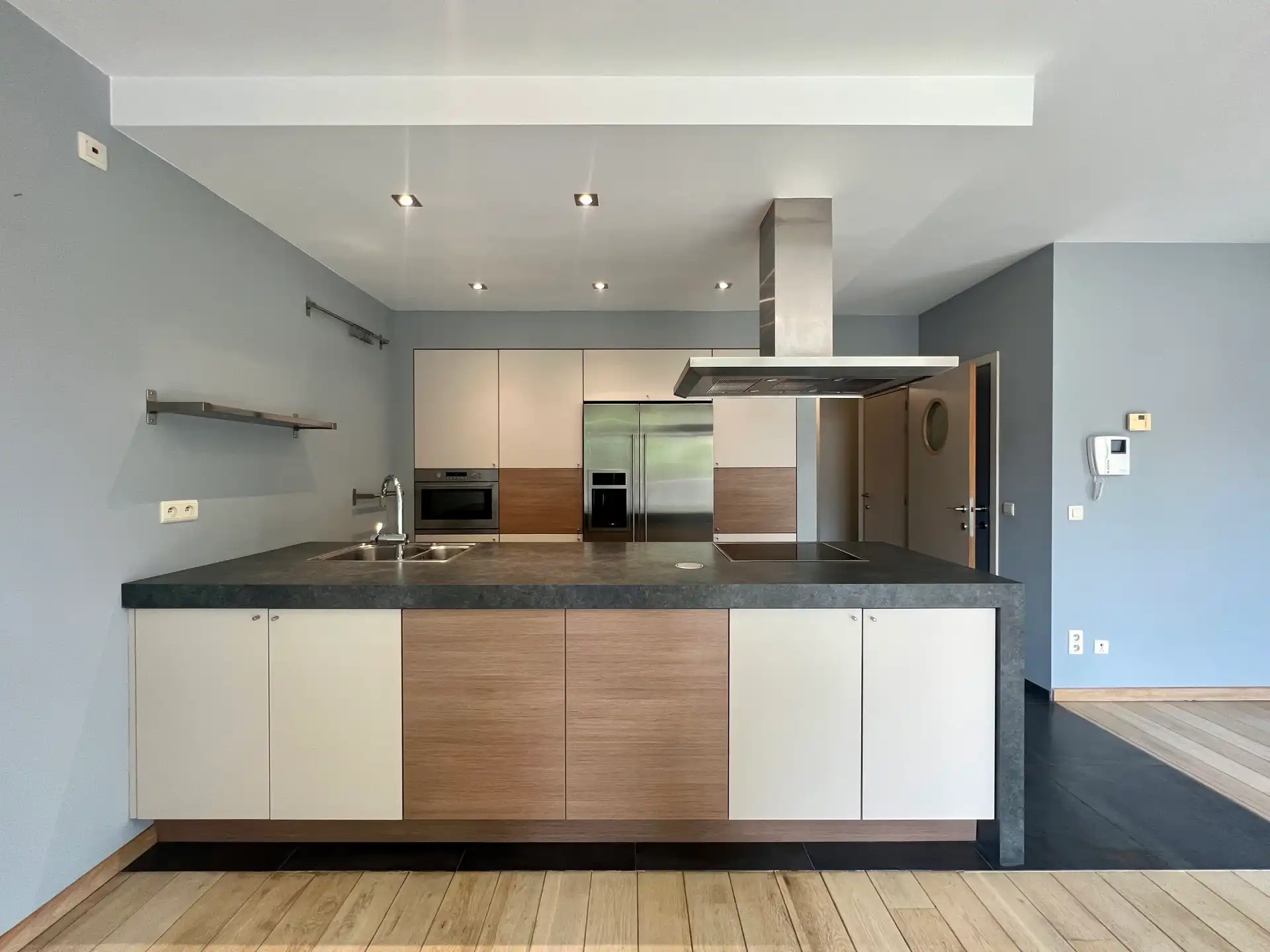 Rustig gelegen appartement met terras en groen uitzicht foto 4