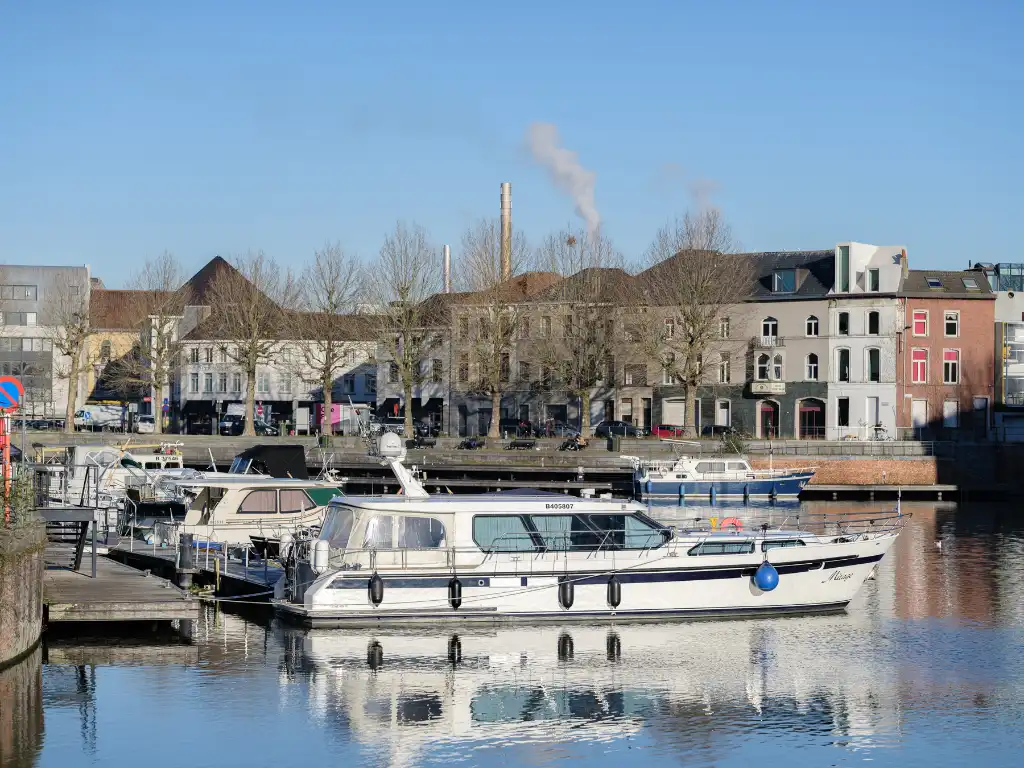 Te renoveren woning (163 m²) op een absolute toplocatie aan het water foto 3
