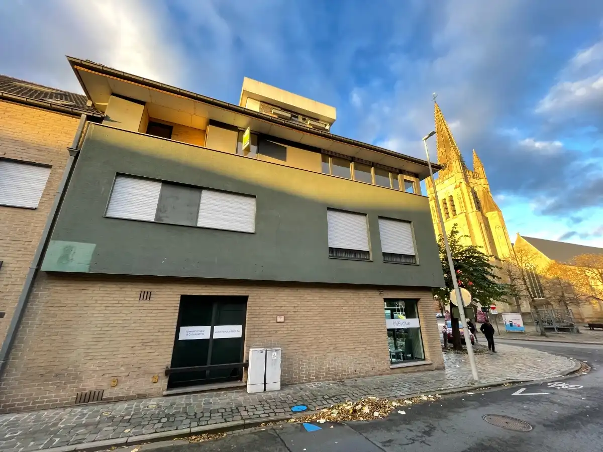 TWEE SLAAPKAMER HOEKAPPARTEMENT + GARAGE centrum Rumbeke foto 2