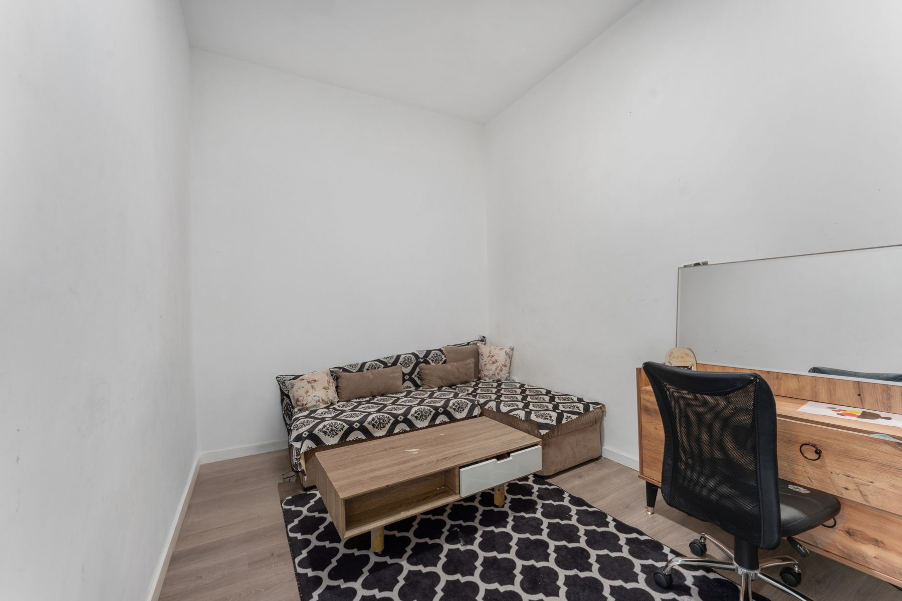 Vernieuwde woning met 3 slaapkamers te koop in Gent foto 9