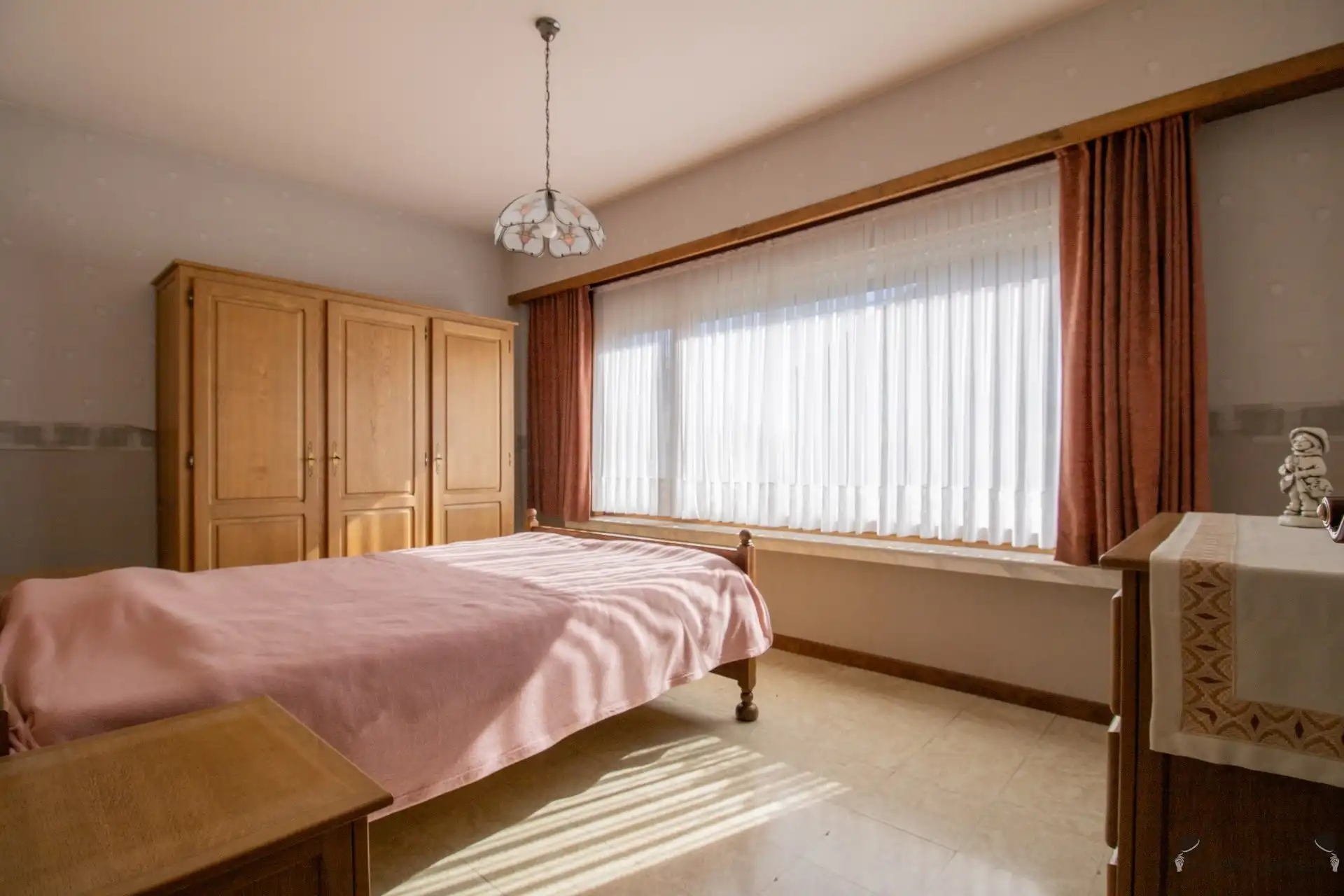 Ruime op te frissen woning met 4 slaapkamers en ruime garage op 1.276 m² foto 15