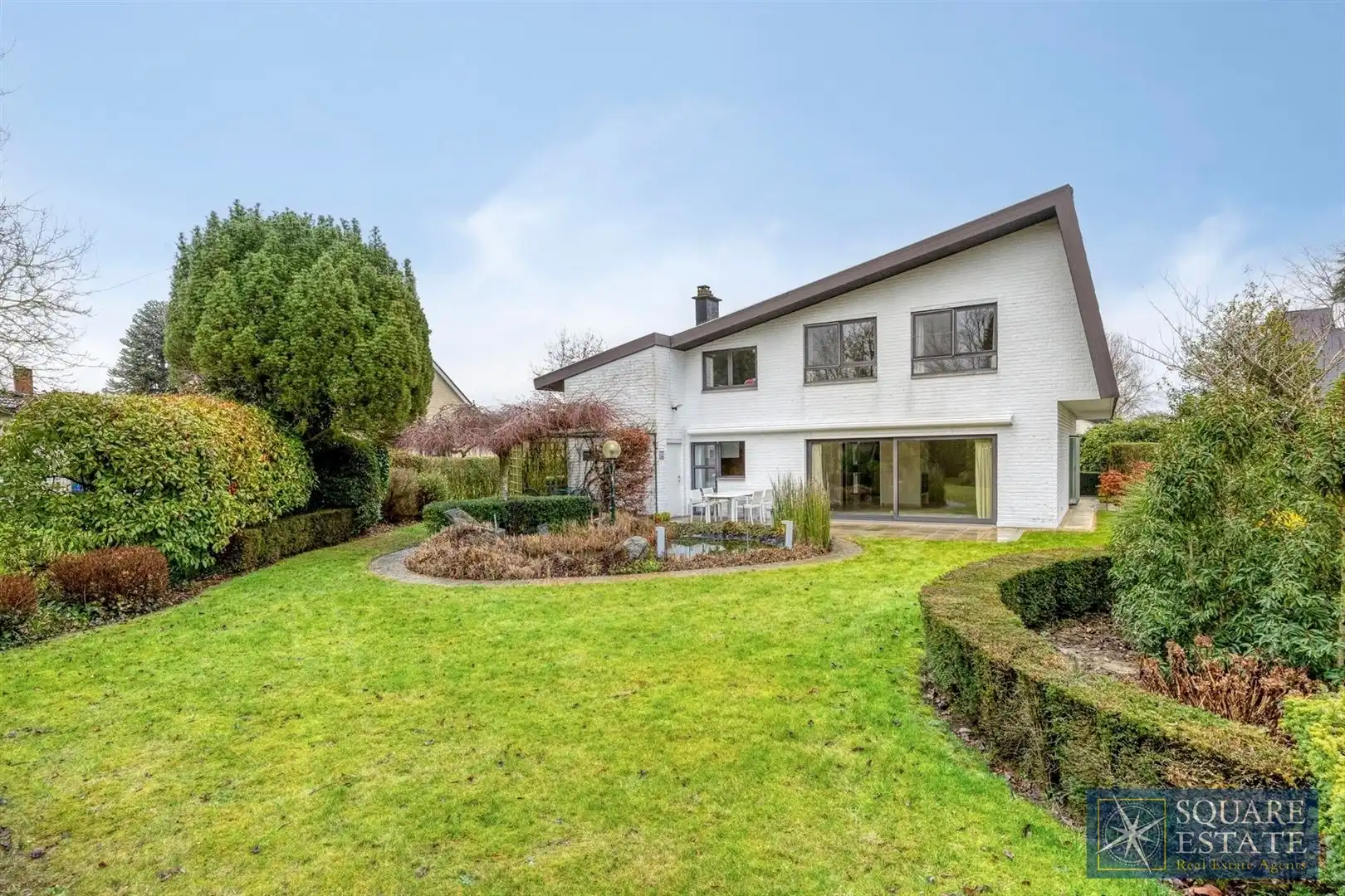 Hoofdfoto van de publicatie: Villa