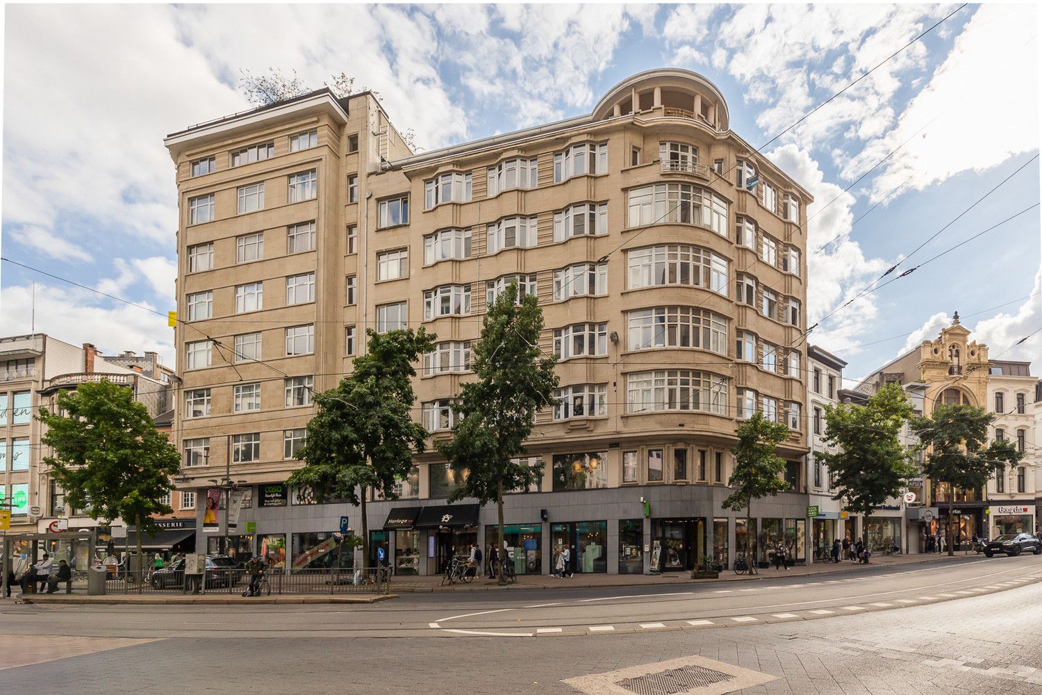 Totaalgerenoveerd art-deco appartement (137m²) met terras (9m²) op absolute toplocatie in hartje Antwerpen foto 2