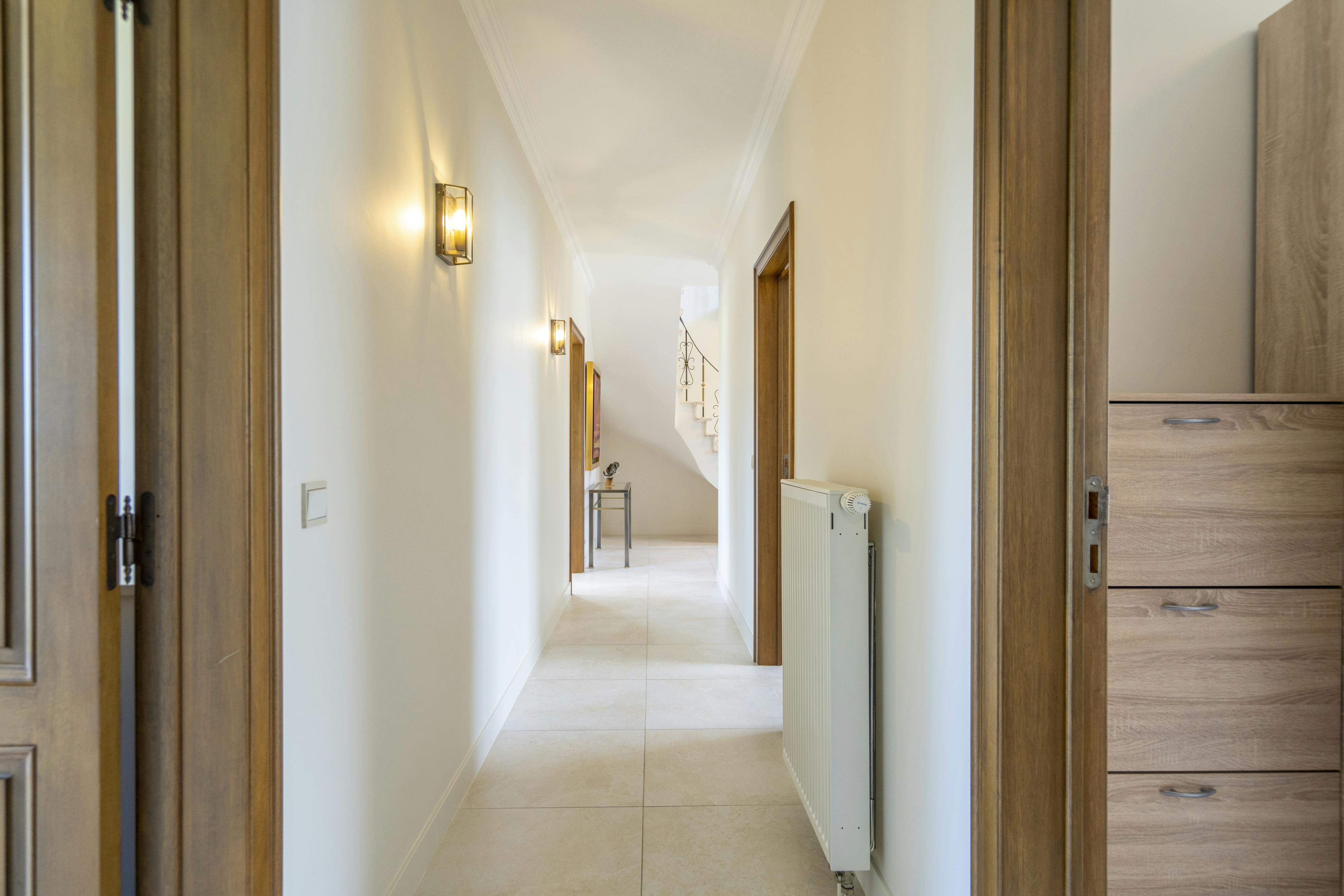Statige open villa in woongebied met bijgebouw op ca. 2900m² foto 7