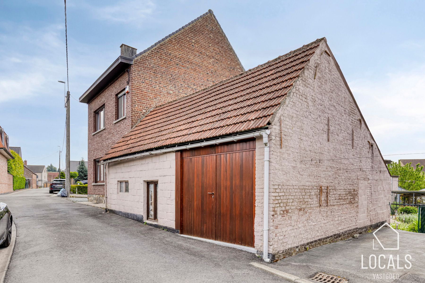 Solide viergevelwoning met potentieel foto 2