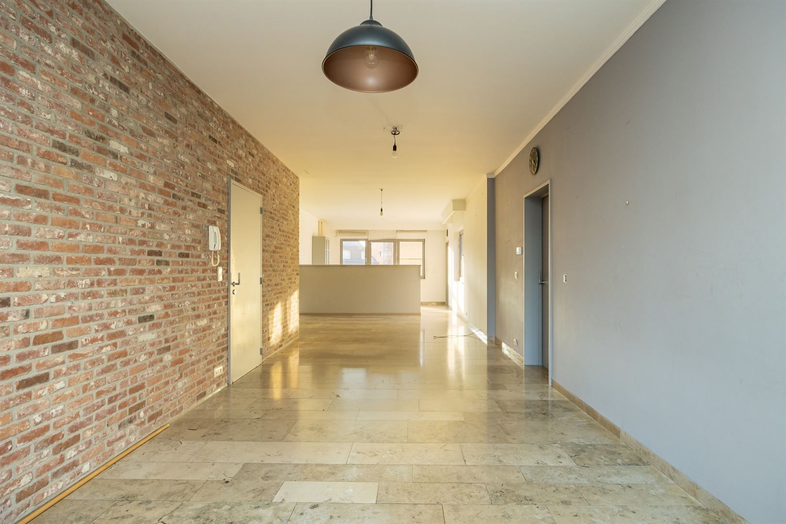 Hedendaagse commerciële ruimte met appartement foto 11