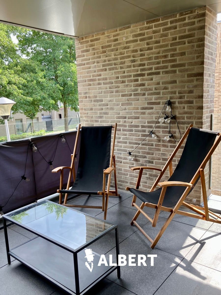 Ruim gemeubeld appartement met terras en 2 slaapkamers ! foto 11