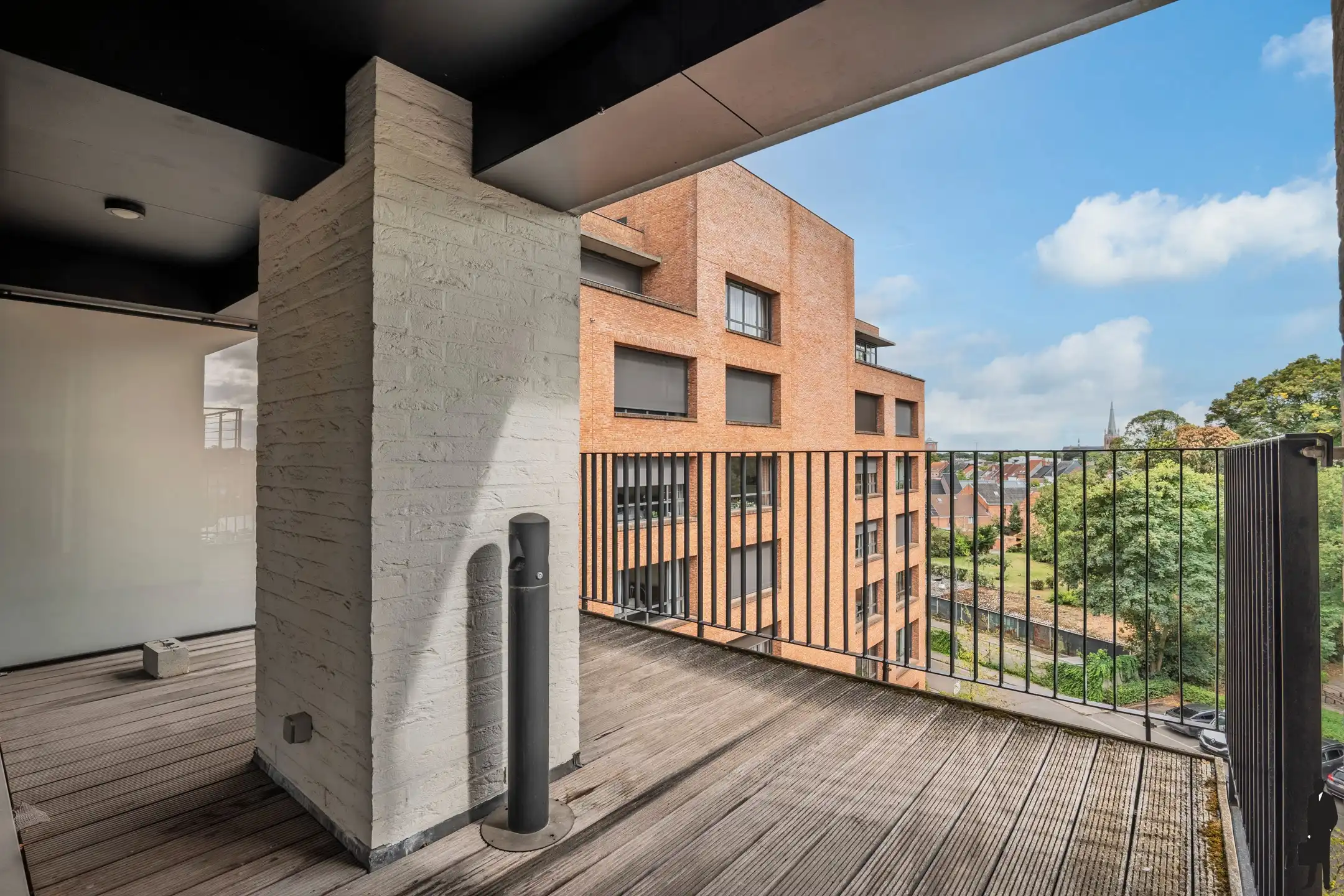 Instapklaar kantoor met terras en parking in Turnhout foto 11