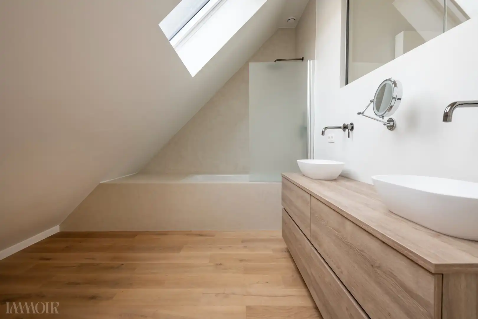 Unieke, volledig gerenoveerde woning met zwembad te Herentals foto 26