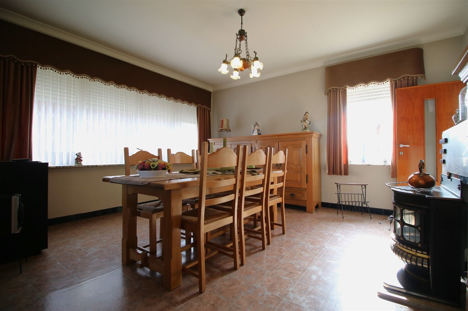 Te renoveren woning HOB met 4 slpk foto 5