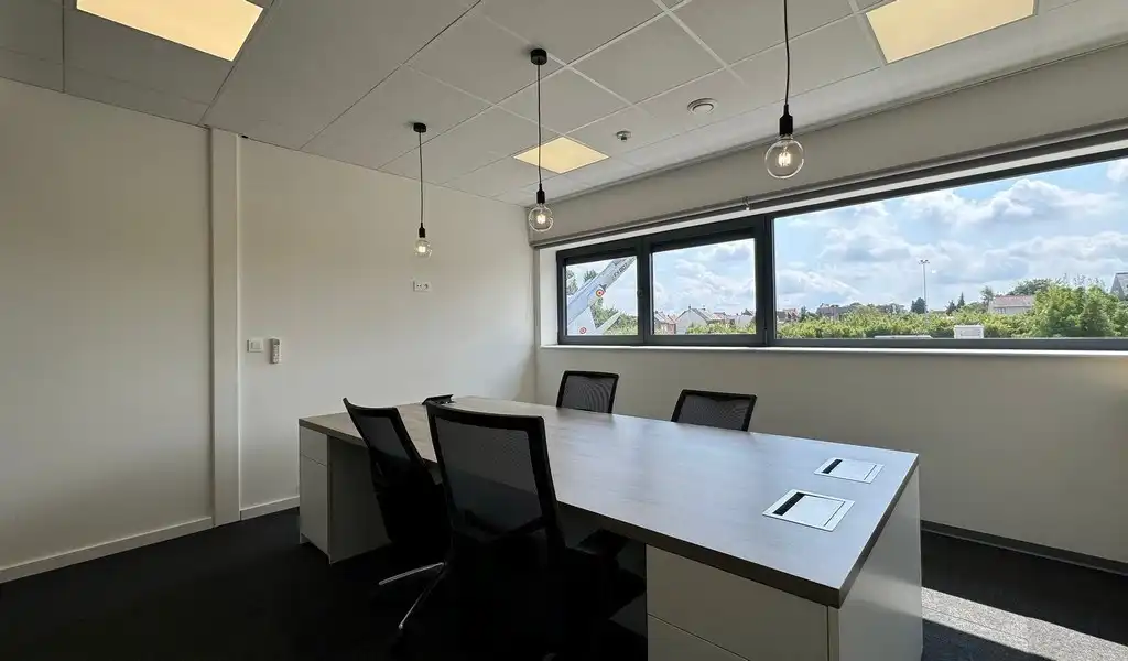 Gerenoveerde instapklare kantoren te huur aan station van Lint foto 10