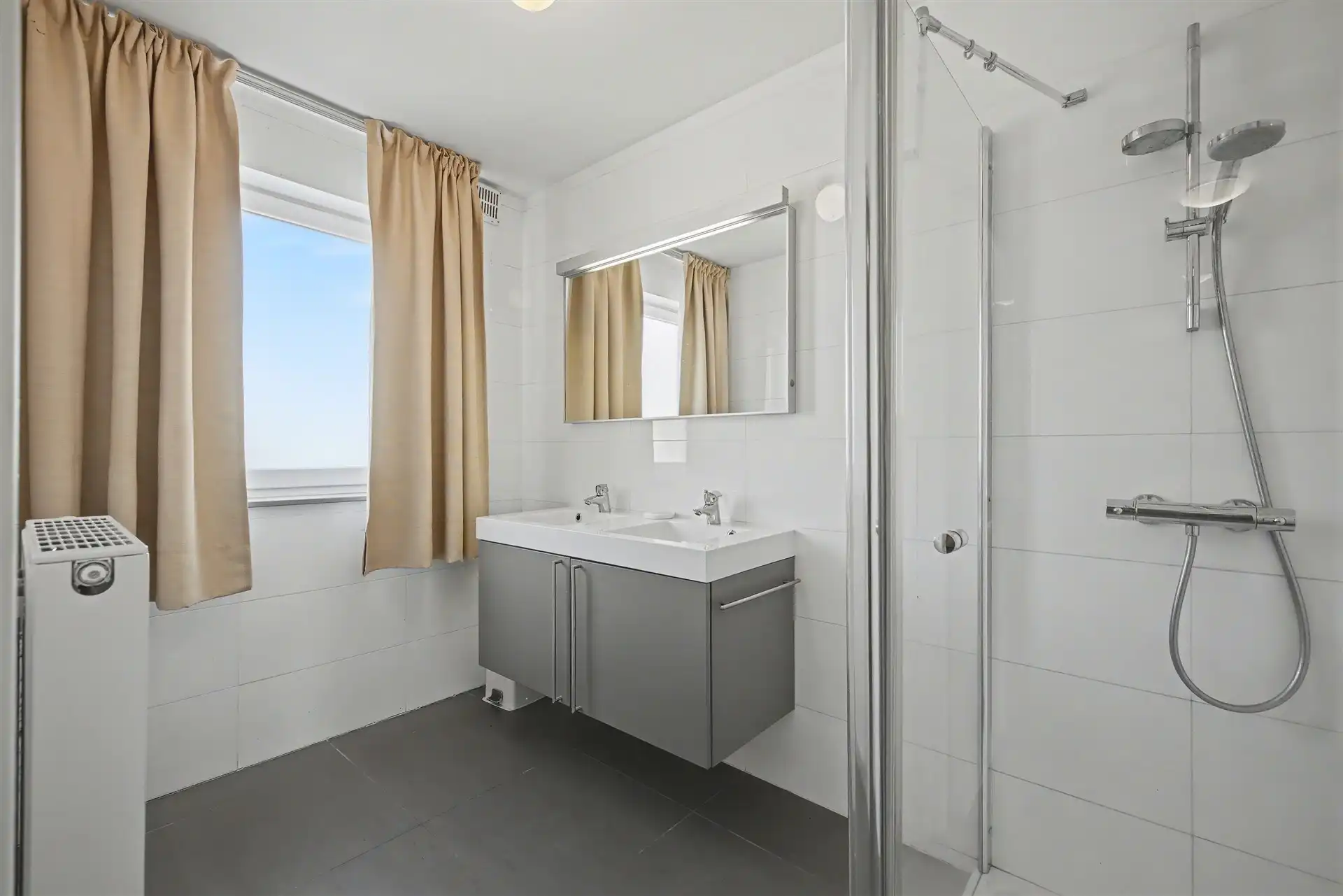 Ruim duplex appartement met 3 slaapkamers & 2 badkamers (128m²) foto 10