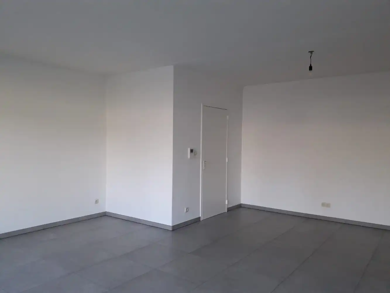 Volledig gerenoveerd gelijkvloers appartement met terras, berging en afgesloten garage foto 4