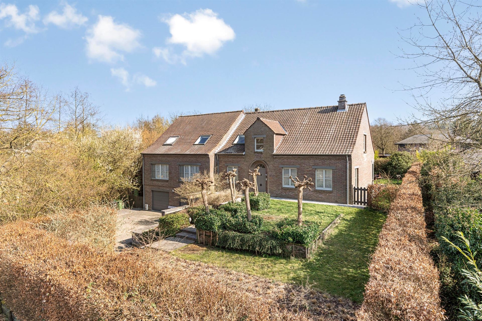 Charmante en ruime villa op rustige locatie foto {{pictureIndex}}
