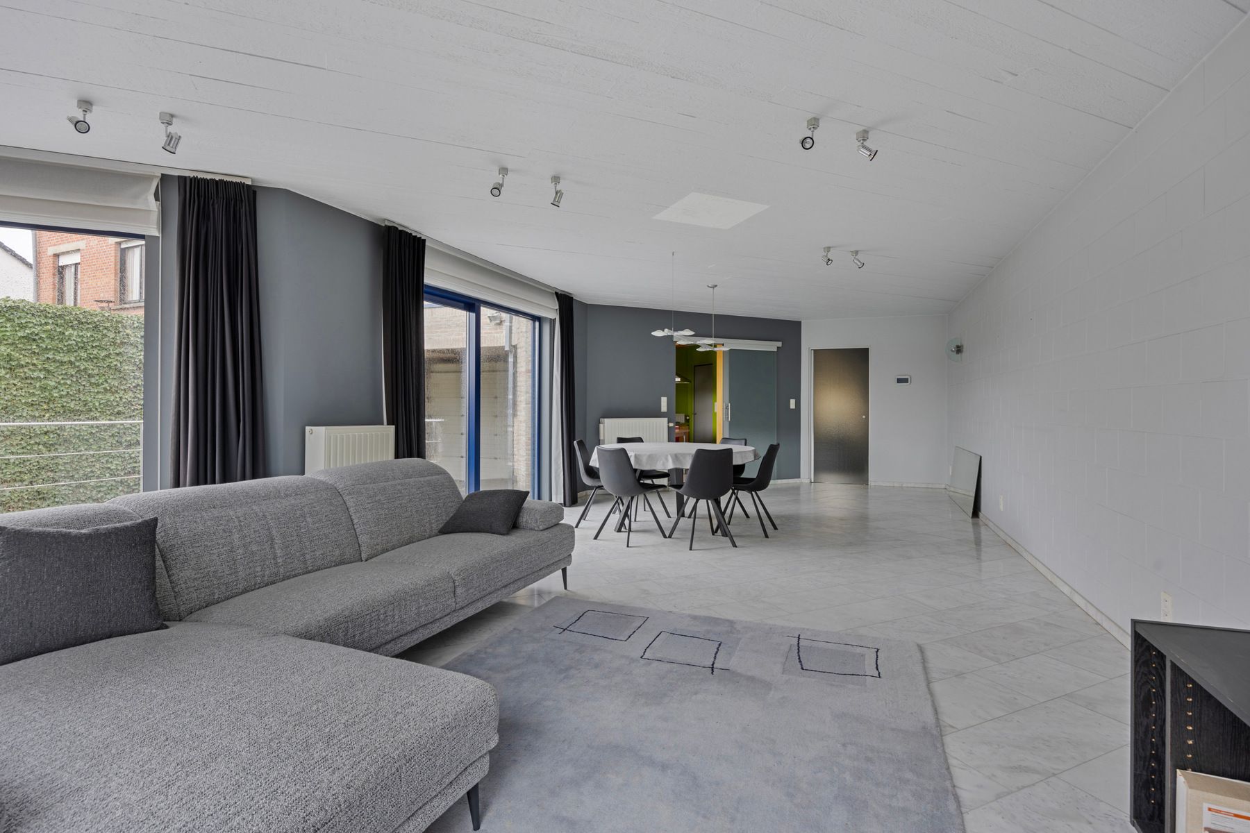 Ruime gezinswoning met 3 slaapkamers op een groot perceel foto 6