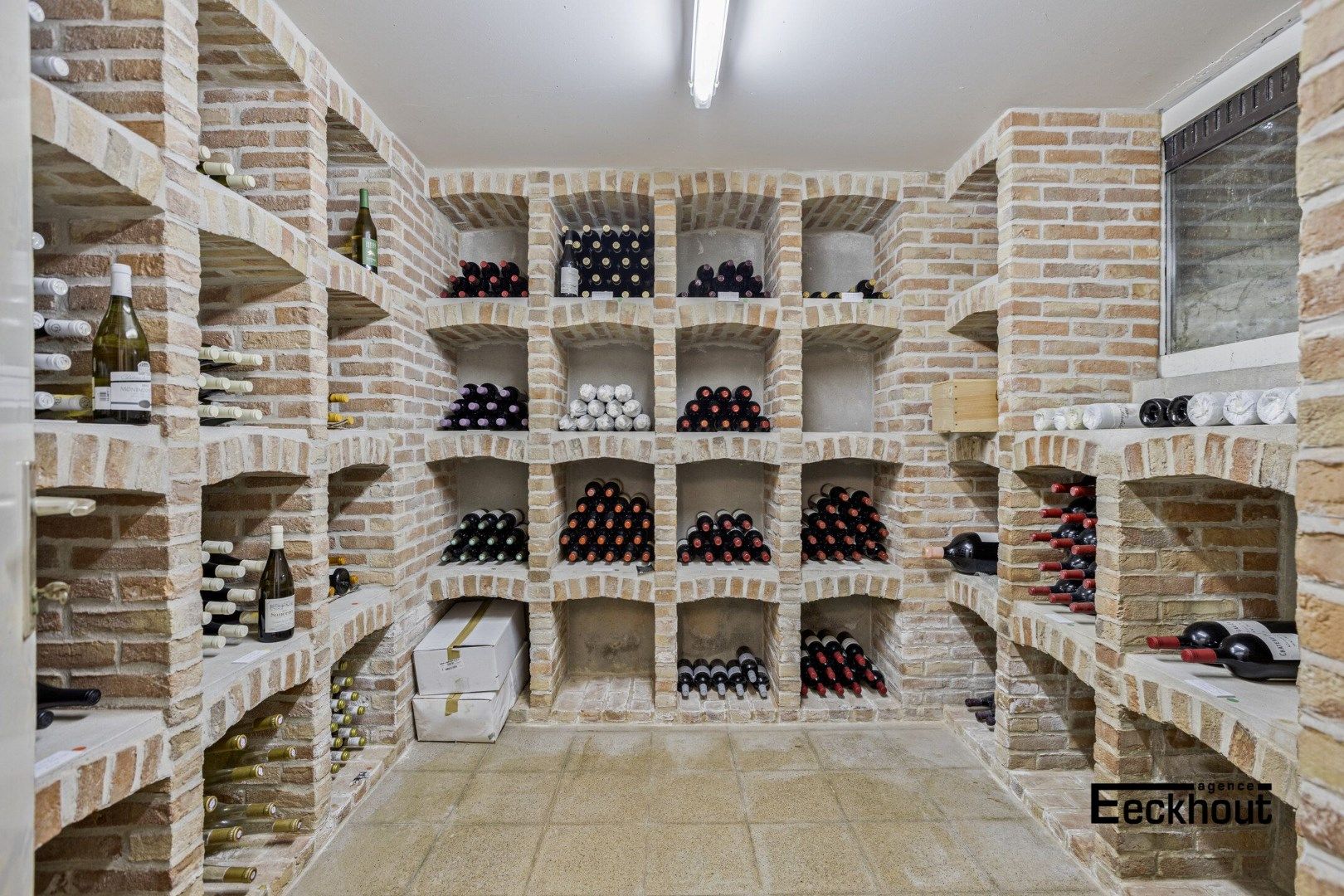 Luxe villa in De Haan met binnenzwembad, 4 slaapkamers, gerenoveerd in 1991, EPC-waarde 222.00, energielabel C, 2 badkamers, 2 garages, perceeloppervlakte 8013  foto 19