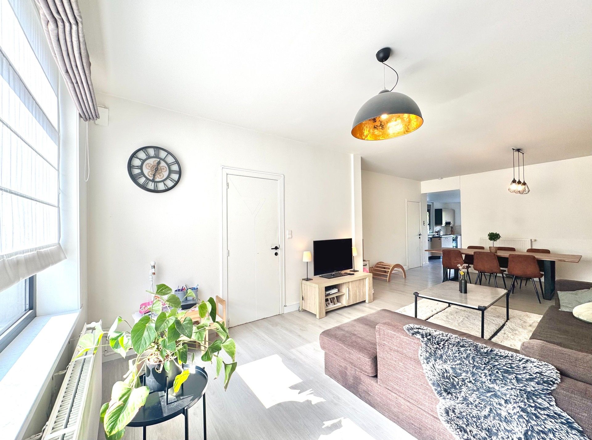 WONING MET 4 KAMERS - TUIN - GROTE CARPORT & UITWEG ACHTERAAN - 433 M² foto 7