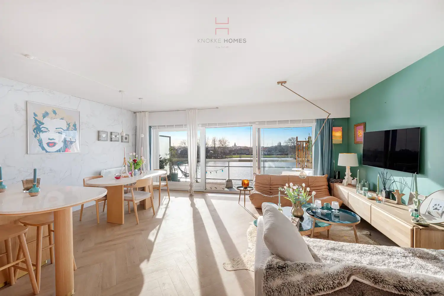 Instapklaar vernieuwd vakantie-appartement met Zuidgericht terras en open zicht in Duinbergen foto {{pictureIndex}}