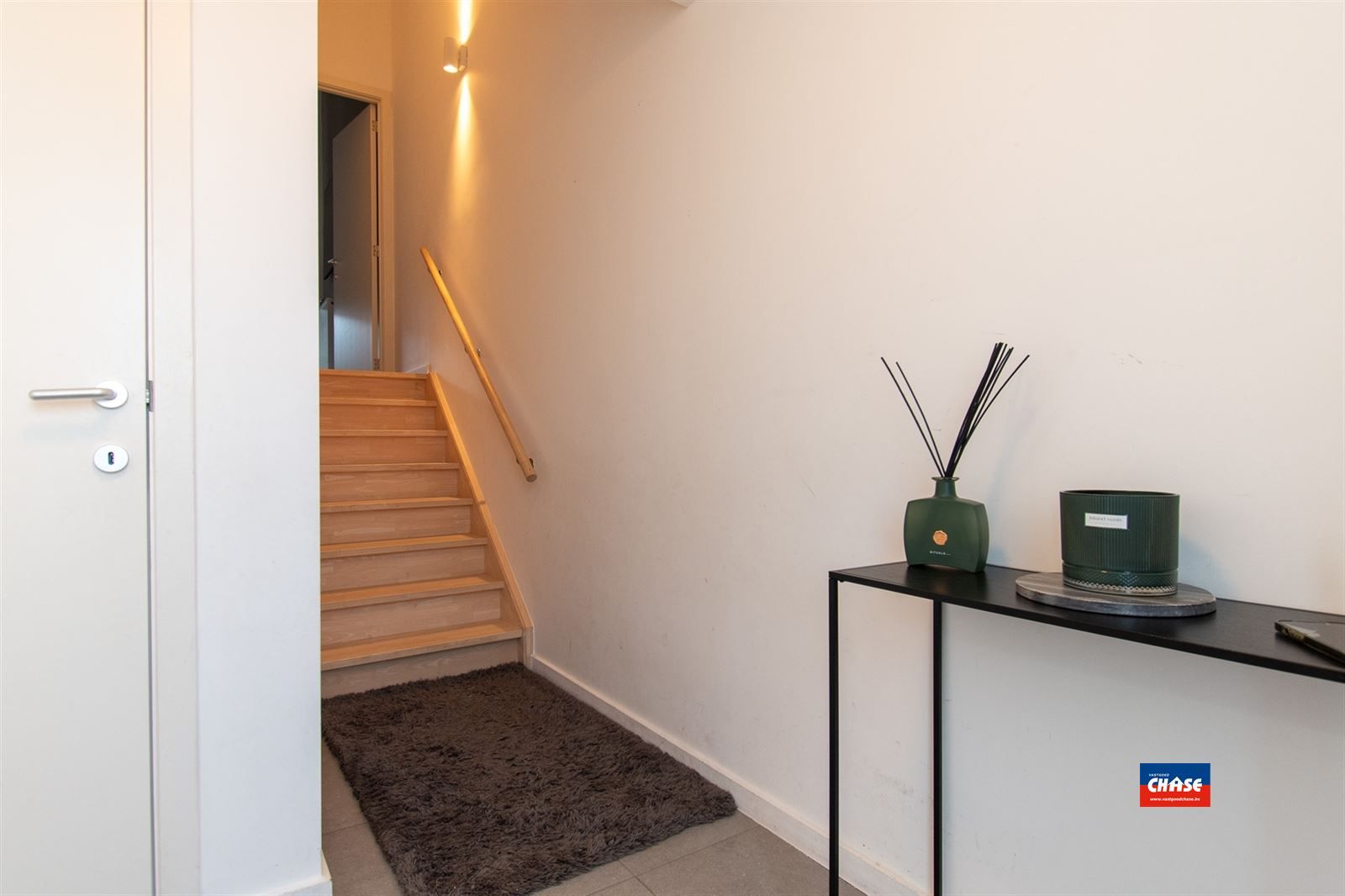 Recente woning met 3 slaapkamers, garage en tuin foto 18