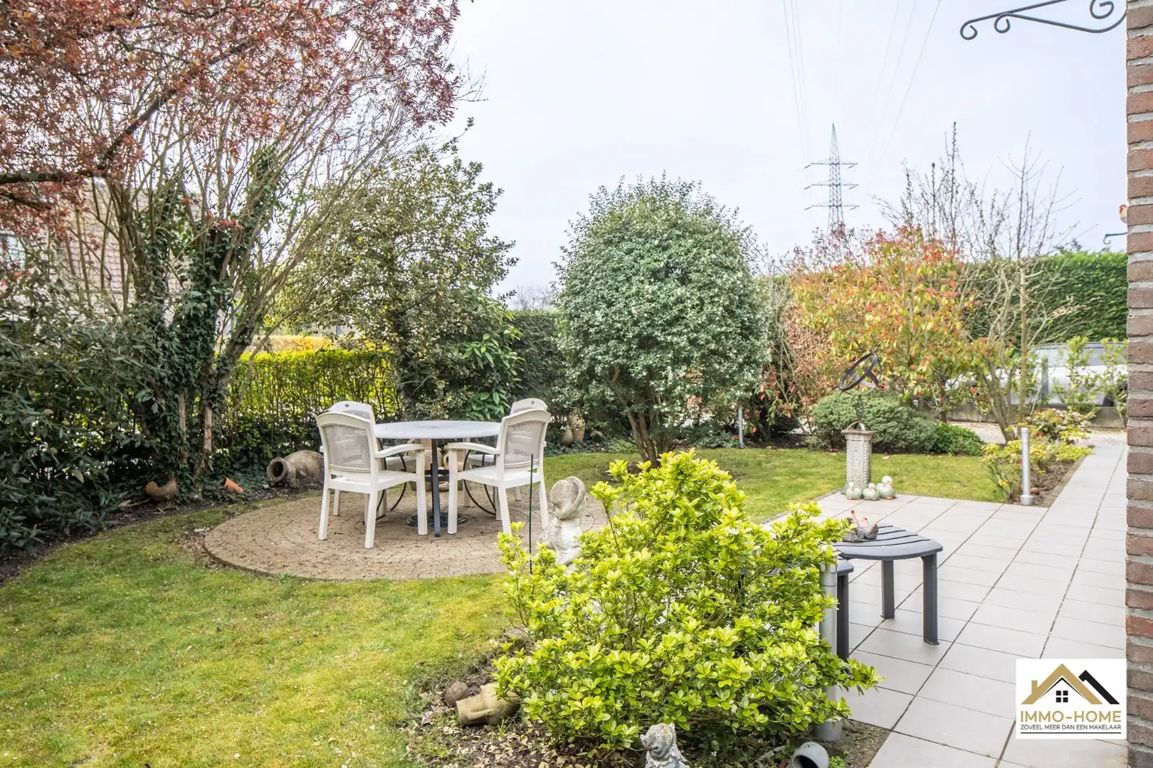 Charmante bungalow op topligging in woonwijk  foto 2