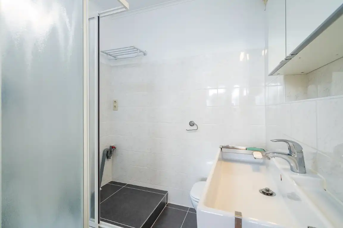 Huiselijk 1-slaapkamerapp met mog. tot parking foto 6