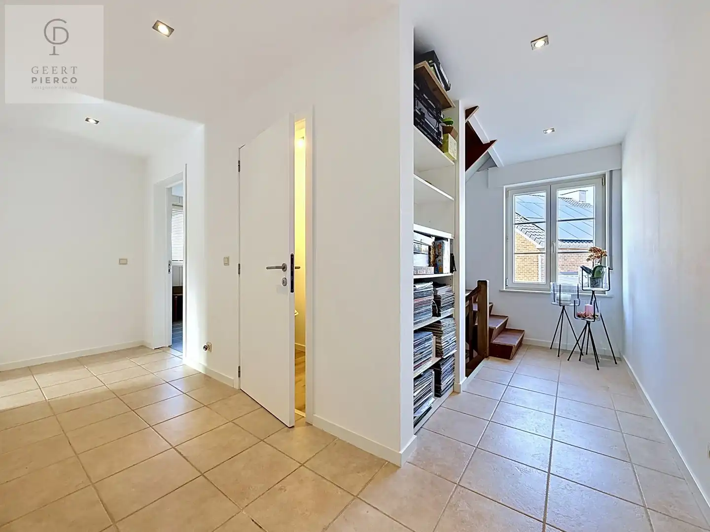 Ruime woning op mooi perceel van 10 are. foto 10